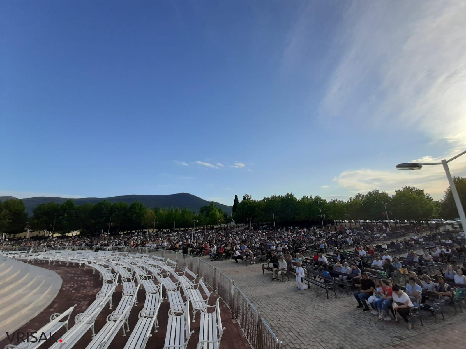 Međugorje: Veliki broj vjernika na zadnjoj večeri Mladifesta