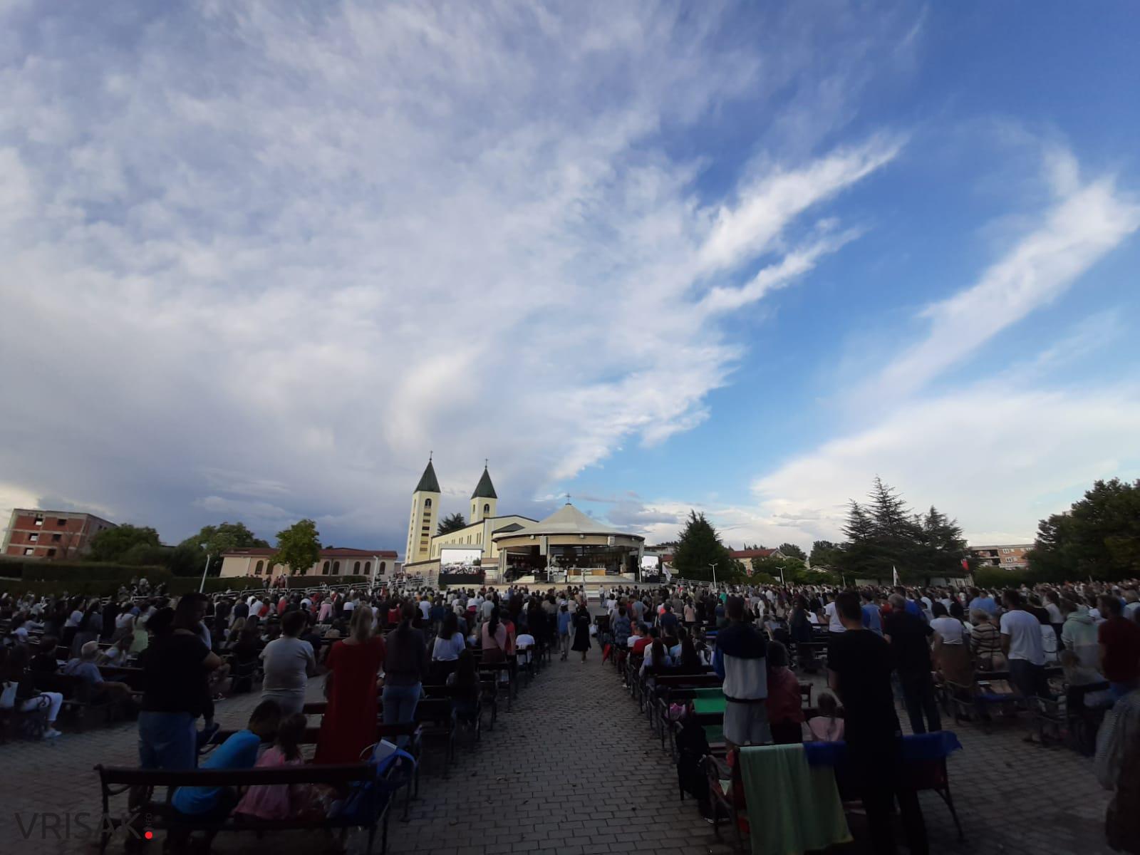 Međugorje: Veliki broj vjernika na zadnjoj večeri Mladifesta
