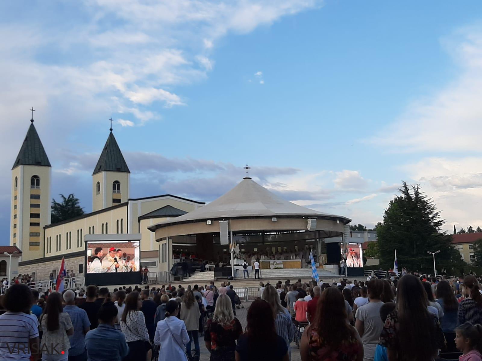 Međugorje: Veliki broj vjernika na zadnjoj večeri Mladifesta