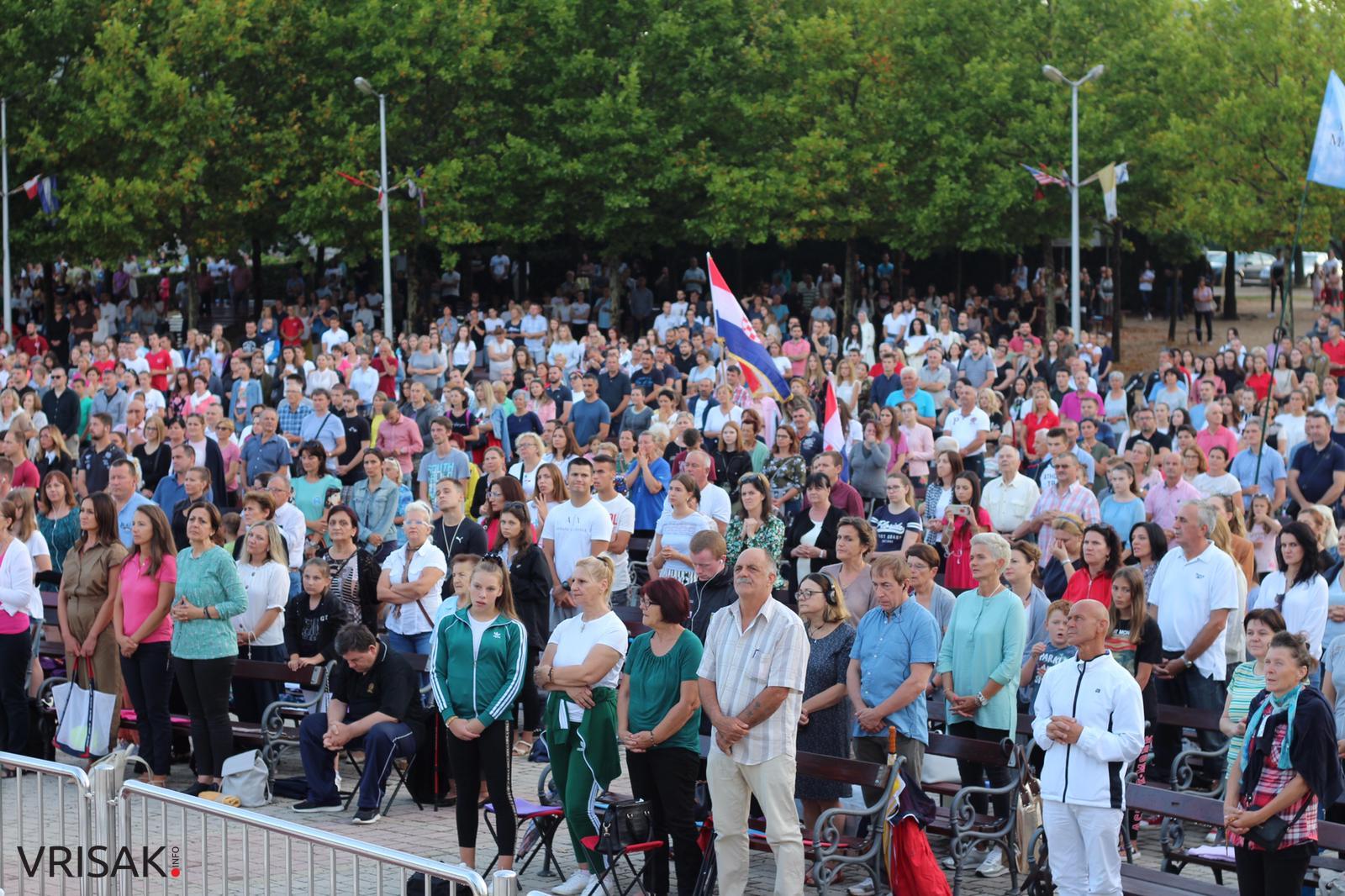 Međugorje: Veliki broj vjernika na zadnjoj večeri Mladifesta