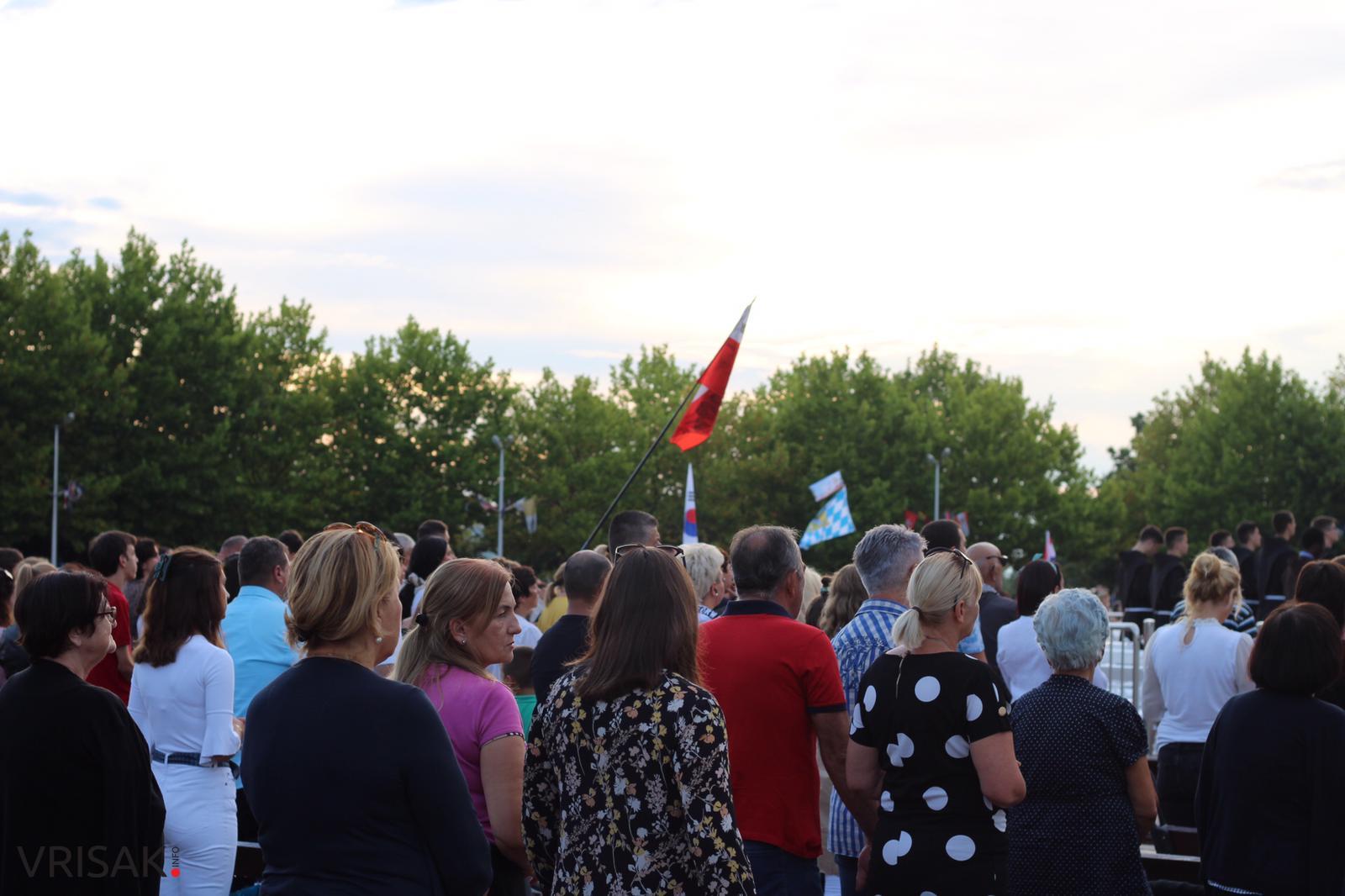 Međugorje: Veliki broj vjernika na zadnjoj večeri Mladifesta