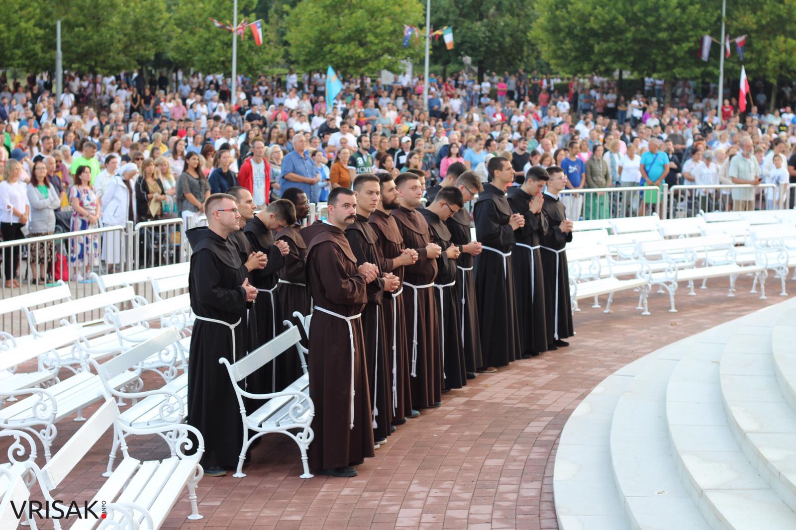 Međugorje: Veliki broj vjernika na zadnjoj večeri Mladifesta