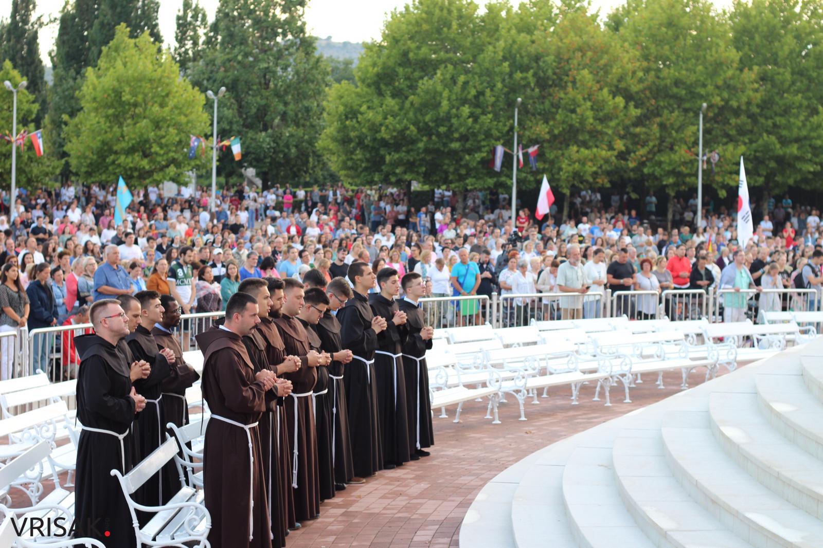 Međugorje: Veliki broj vjernika na zadnjoj večeri Mladifesta