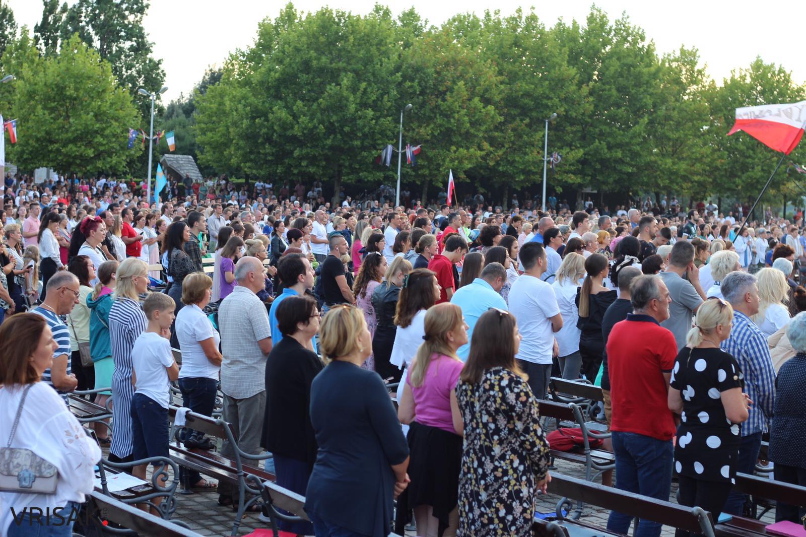 Međugorje: Veliki broj vjernika na zadnjoj večeri Mladifesta