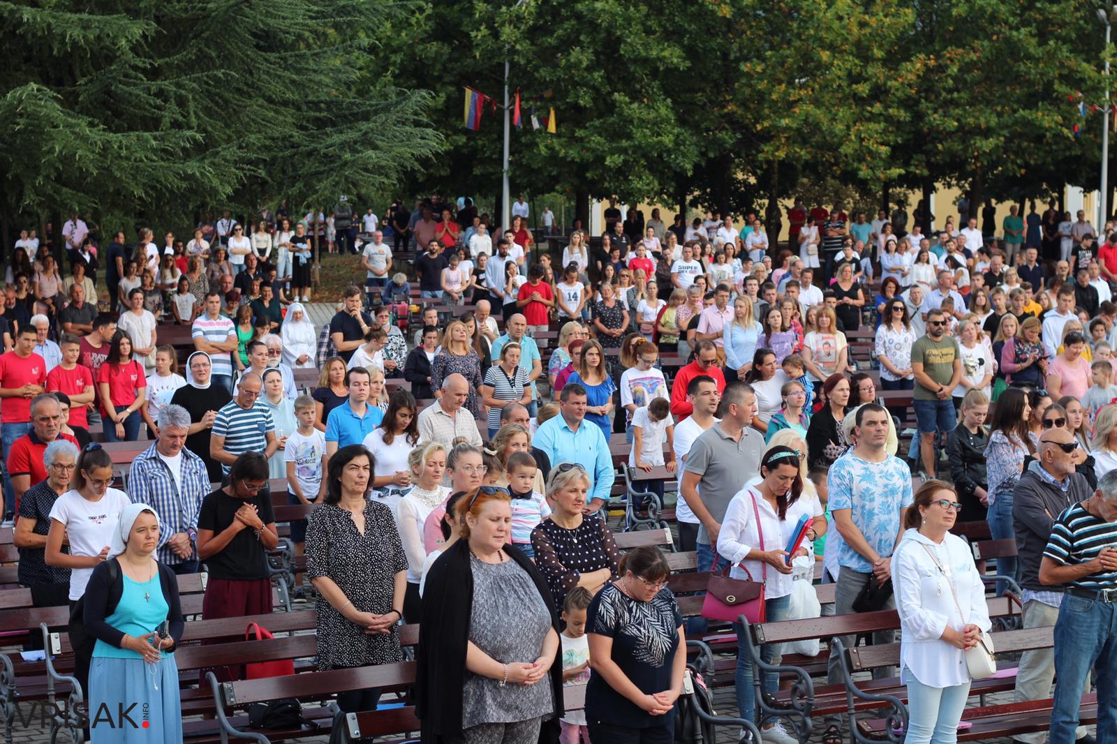 Međugorje: Veliki broj vjernika na zadnjoj večeri Mladifesta