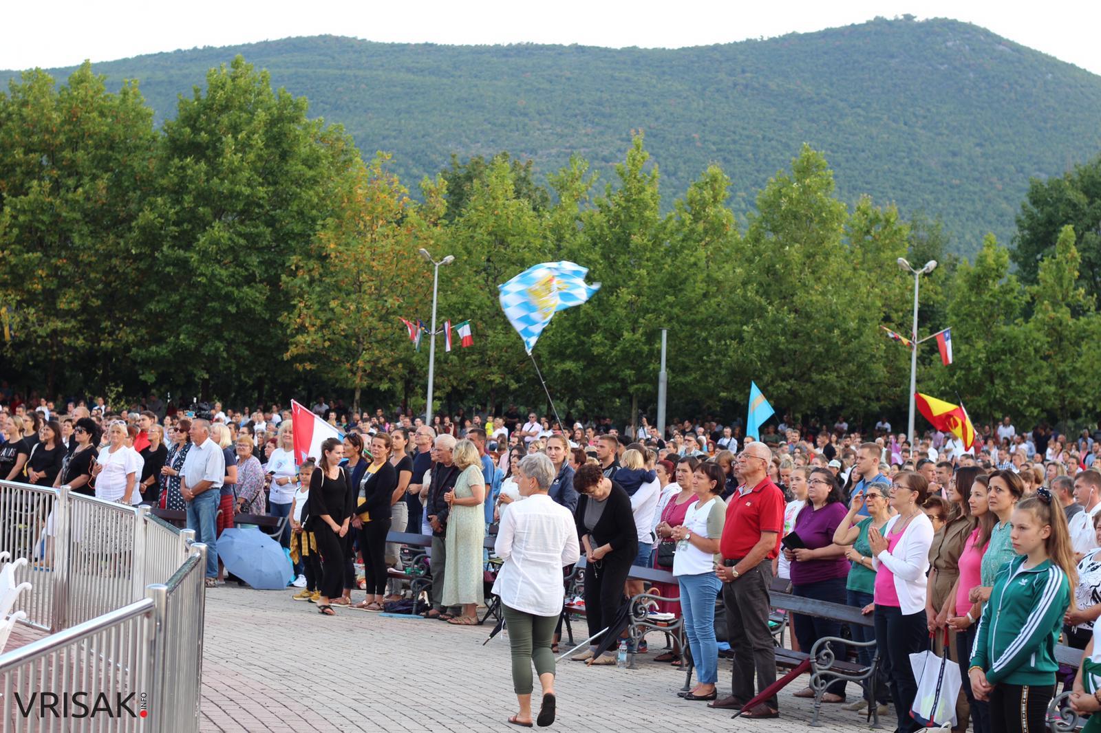 Međugorje: Veliki broj vjernika na zadnjoj večeri Mladifesta