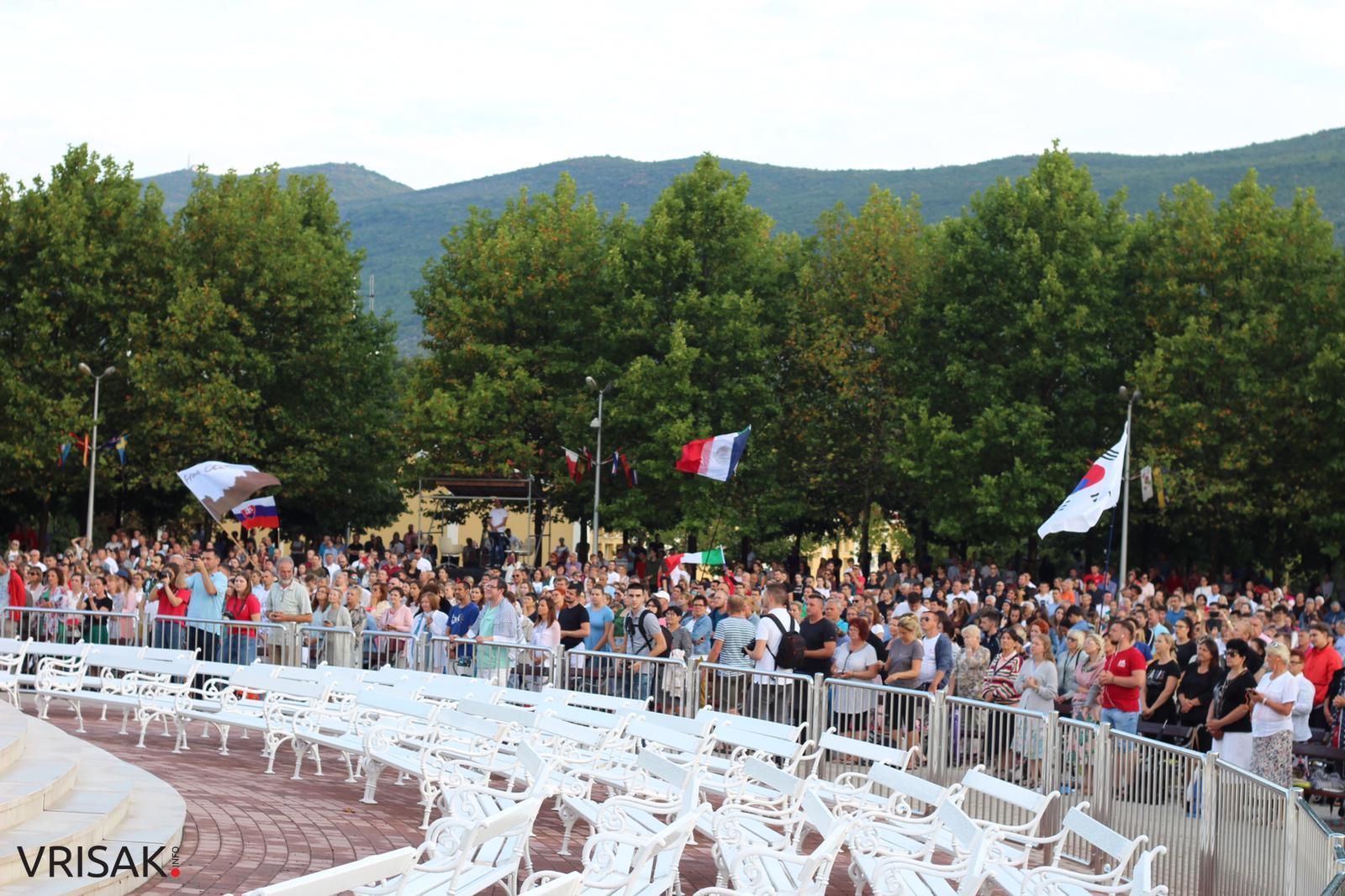 Međugorje: Veliki broj vjernika na zadnjoj večeri Mladifesta