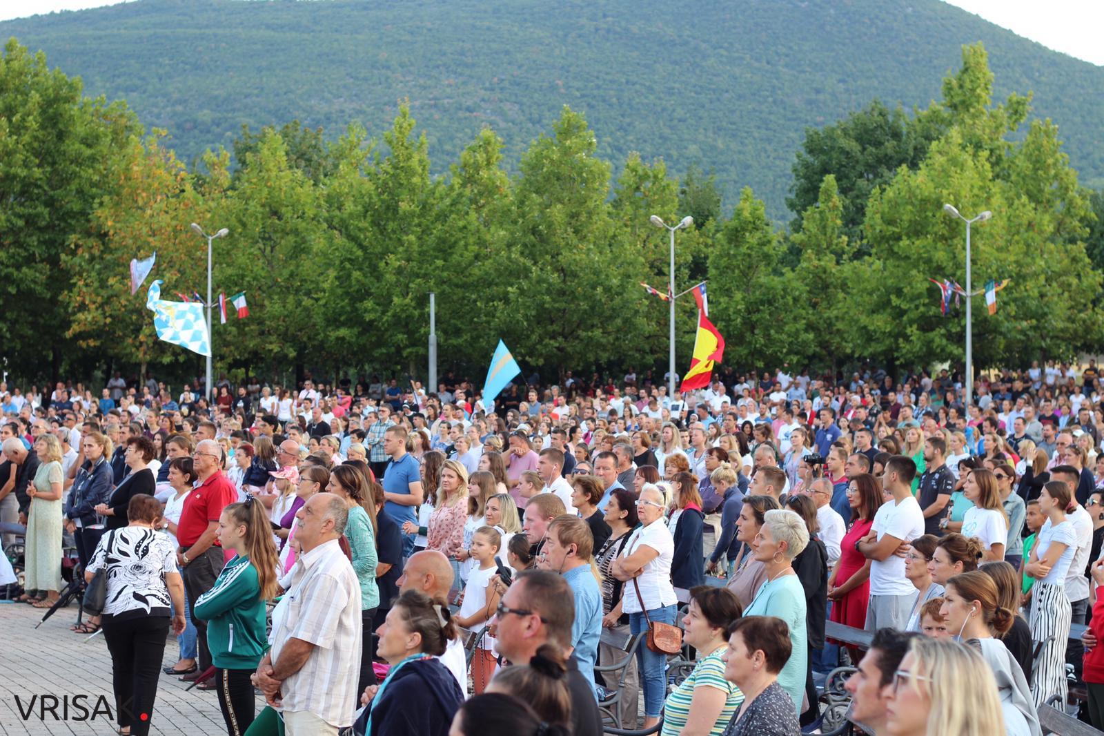 Međugorje: Veliki broj vjernika na zadnjoj večeri Mladifesta