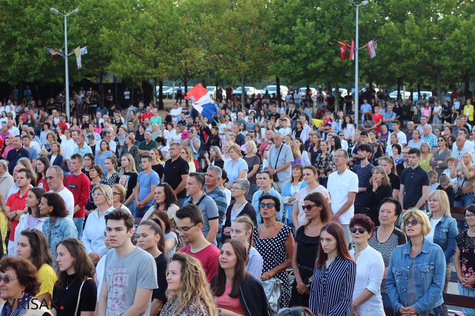 Međugorje: Veliki broj vjernika na zadnjoj večeri Mladifesta