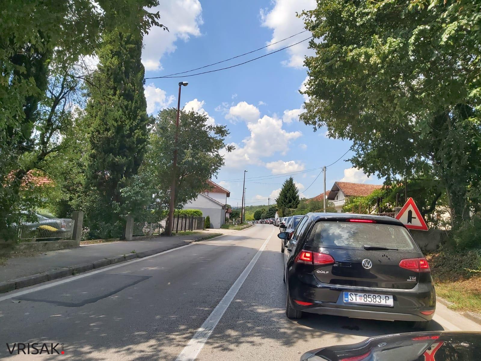 Hercegovci pohrlili na more, velike gužve na granicama