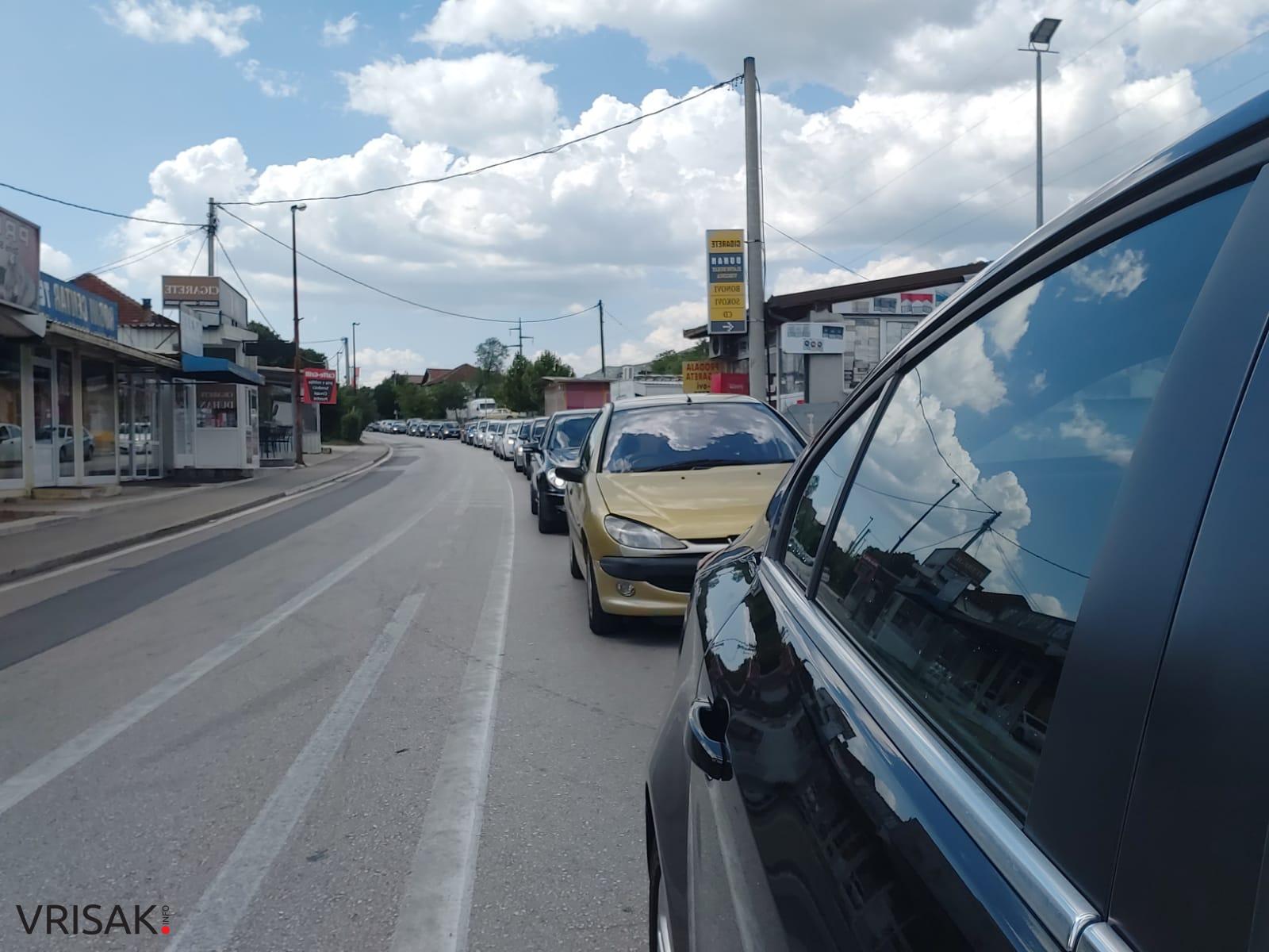 Hercegovci pohrlili na more, velike gužve na granicama