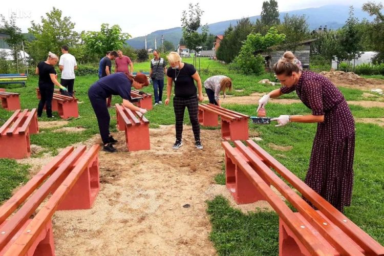 U Busovači izgradili školu na otvorenom kao odgovor na koronavirus