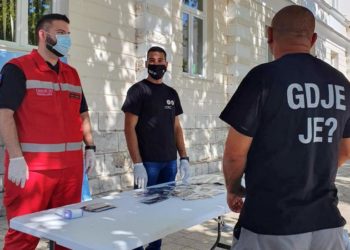 Građani širom BiH nosili maske sa natpisom ‘Gdje je?’