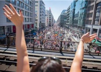 Tisuće prosvjednika protiv korona-mjera u Berlinu