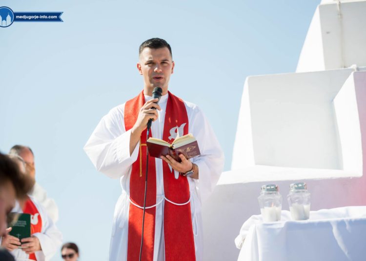 FOTO/Veliki broj vjernika hodočastio na Križevac