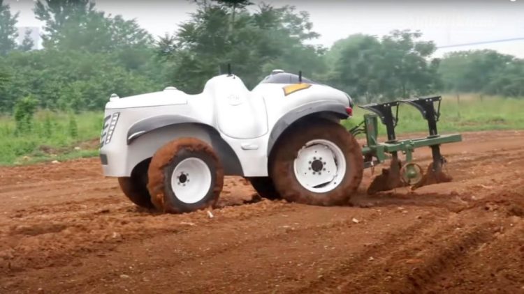 Predstavili prvi pametni 5G traktor