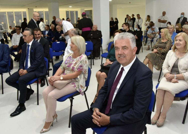 FOTO/Otvoren moderan Biskupijski centar u Mostaru