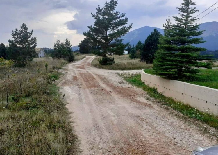 Saniran makadamski put na području Badnji