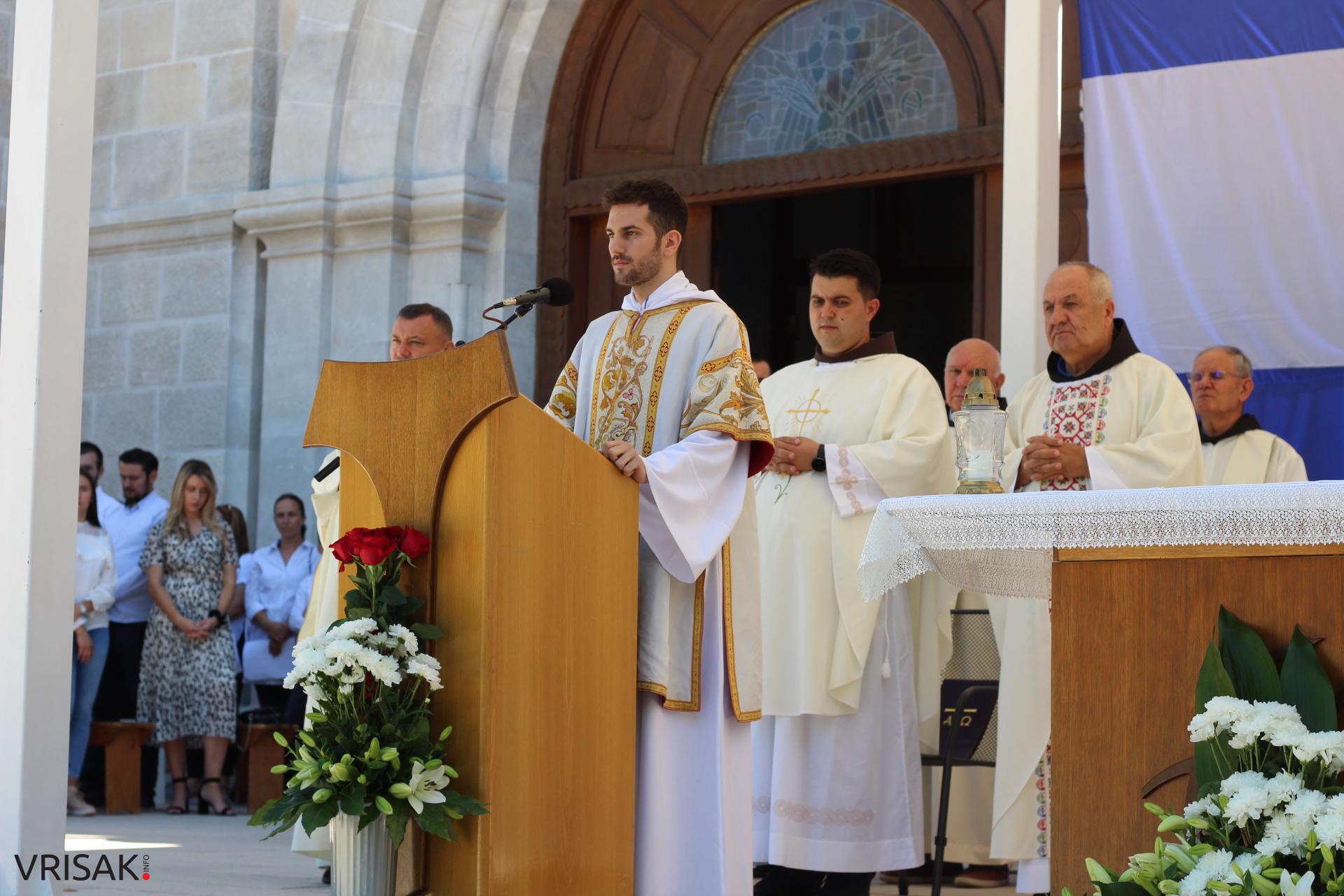 FOTO: Fra Dane Karačić proslavio svoju Zlatnu misu