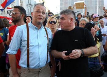 Bujanec gađao vodom vozilo Hitne pomoći (Video)