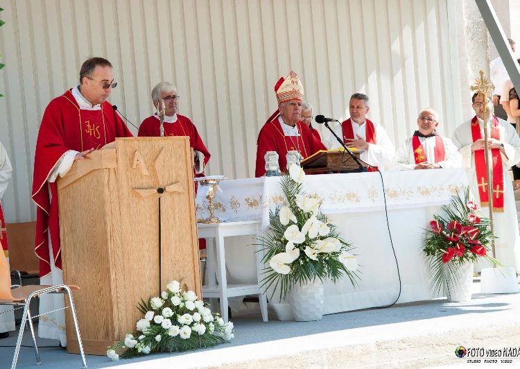 Svečano u Posušju: 120 krizmanika primilo darove Duha Svetoga