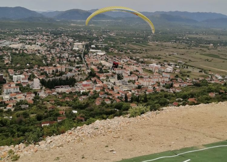 Ljubušak u 53-godini poletio paragliderom