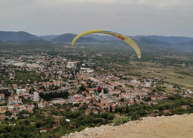 Ljubušak u 53-godini poletio paragliderom