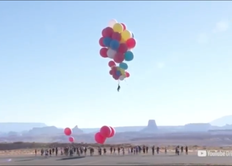 Iluzionist David Blaine se vinuo s 52 balona na 7,5 tisuća metara (VIDEO)
