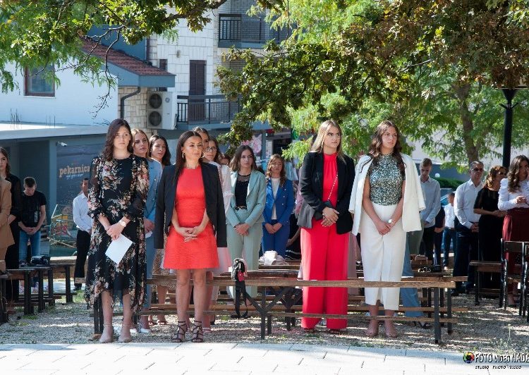 Svečano u Posušju: 120 krizmanika primilo darove Duha Svetoga