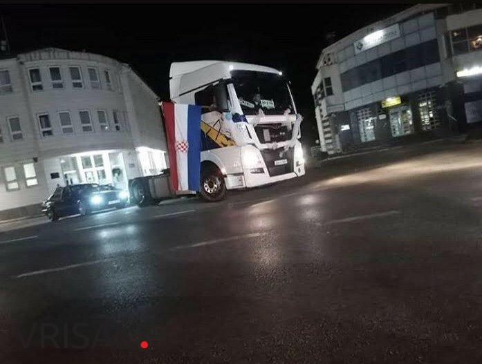 Policija u Širokom Brijegu privela pojedince iz svatovske kolone zbog prometnih prekršaja (VIDEO)