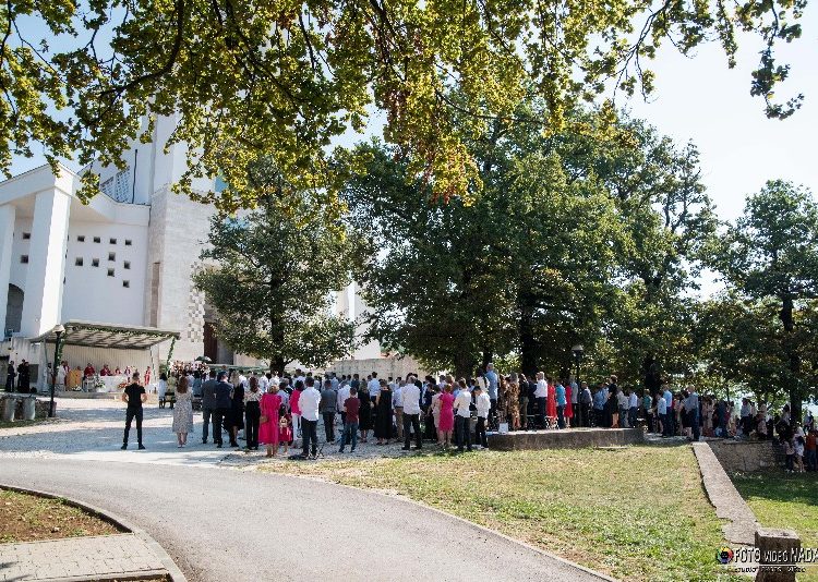 Svečano u Posušju: 120 krizmanika primilo darove Duha Svetoga