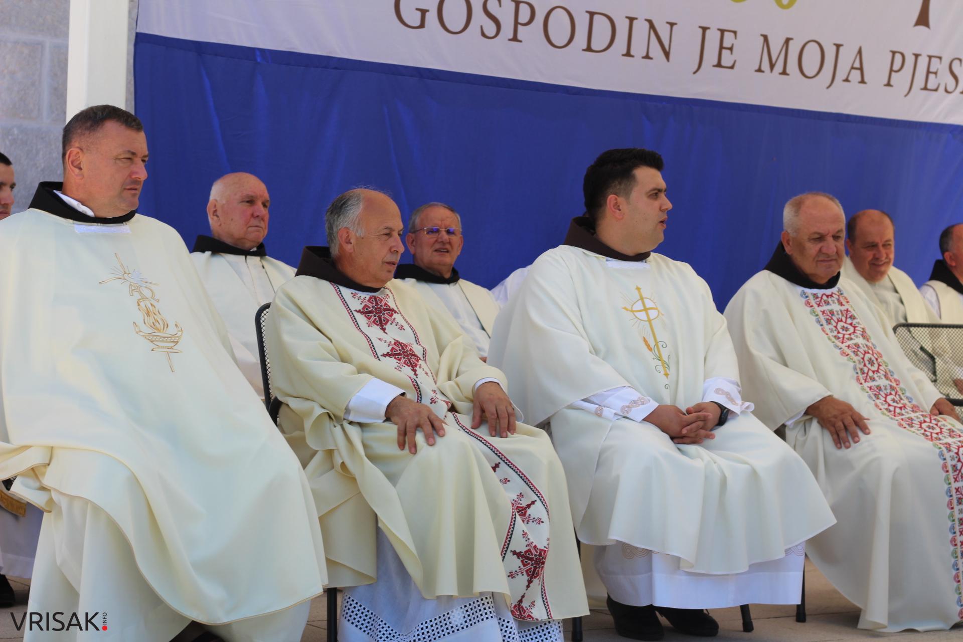 FOTO: Fra Dane Karačić proslavio svoju Zlatnu misu