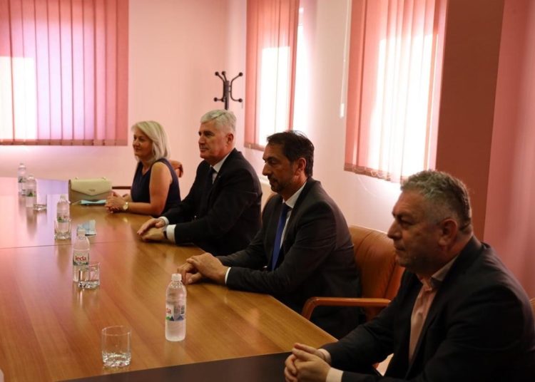 U Mostaru se sastali Dragan Čović i Andrej Plenković (Foto)