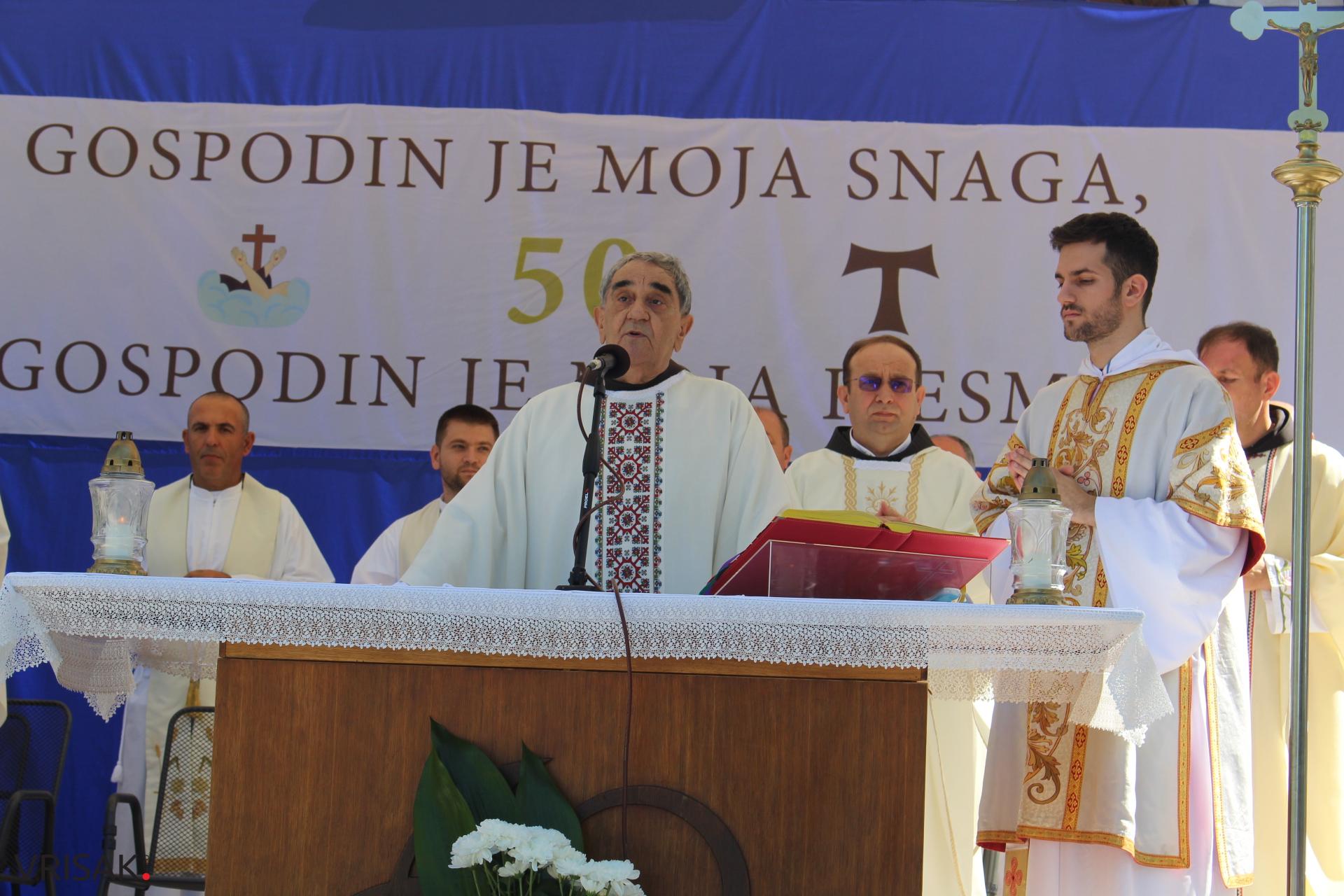 FOTO: Fra Dane Karačić proslavio svoju Zlatnu misu