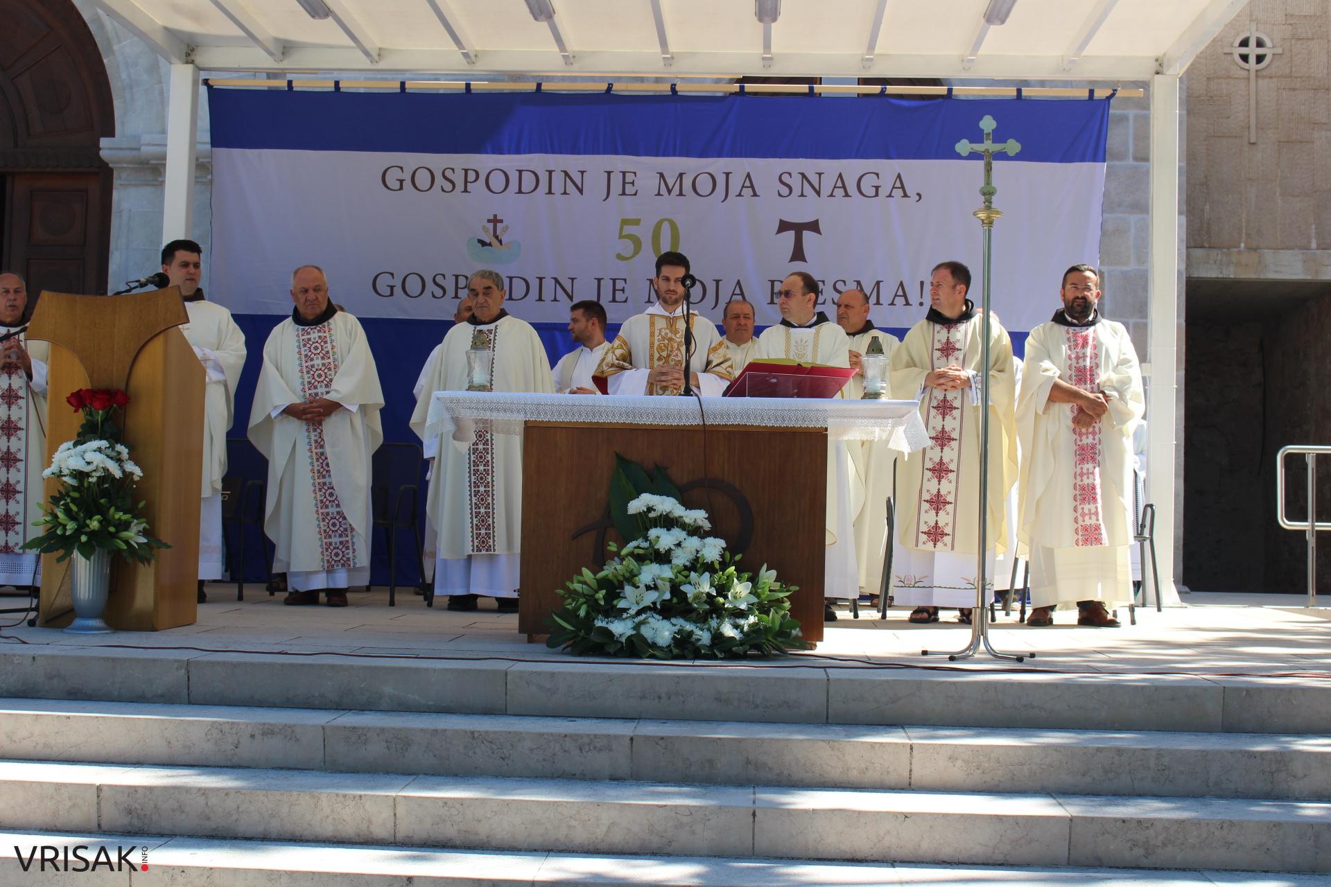 FOTO: Fra Dane Karačić proslavio svoju Zlatnu misu