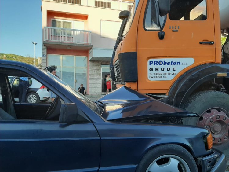 Grude: Prometna nesreća kod semafora usporila promet