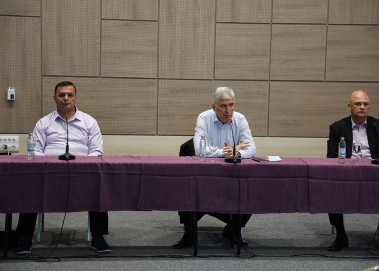 Čović: Maksimalnim angažmanom i zajedništvom potvrdit ćemo da je HDZ BiH najjača i stožerna stranka u Neumu