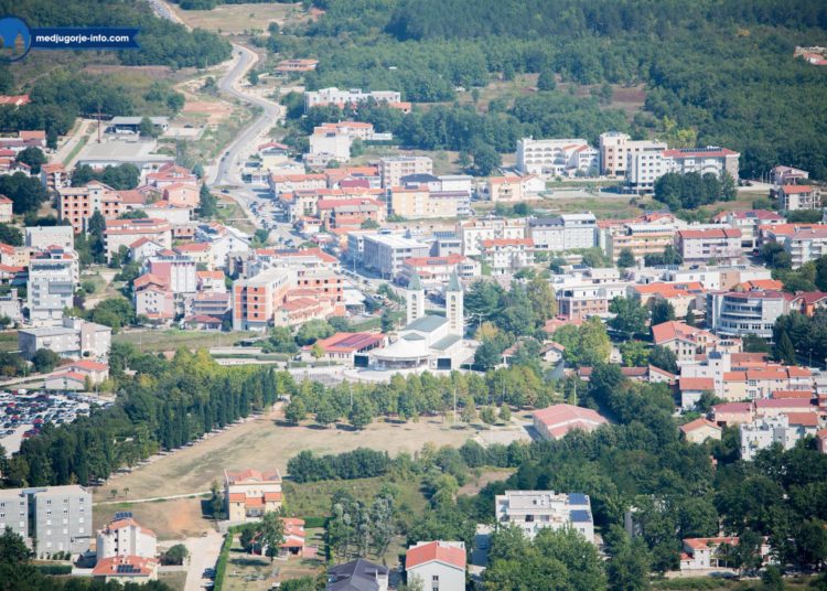 FOTO/Veliki broj vjernika hodočastio na Križevac