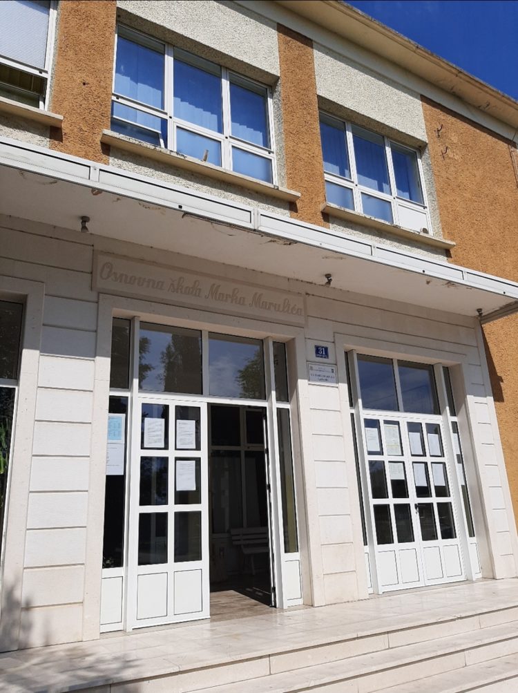 Započela nova školska godina: “Zbog čega se djeca ne smiju igrati i družiti, dok izvan škole to čine”