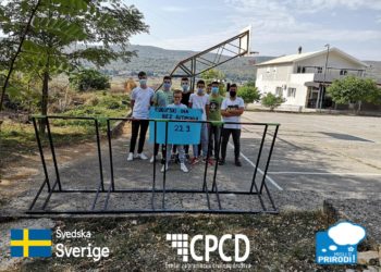 U dvorištu škole Kočerin postavljeno parking stajalište za bicikla