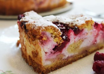 Jogurt kolač s malinama