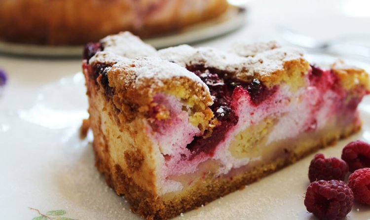 Jogurt kolač s malinama