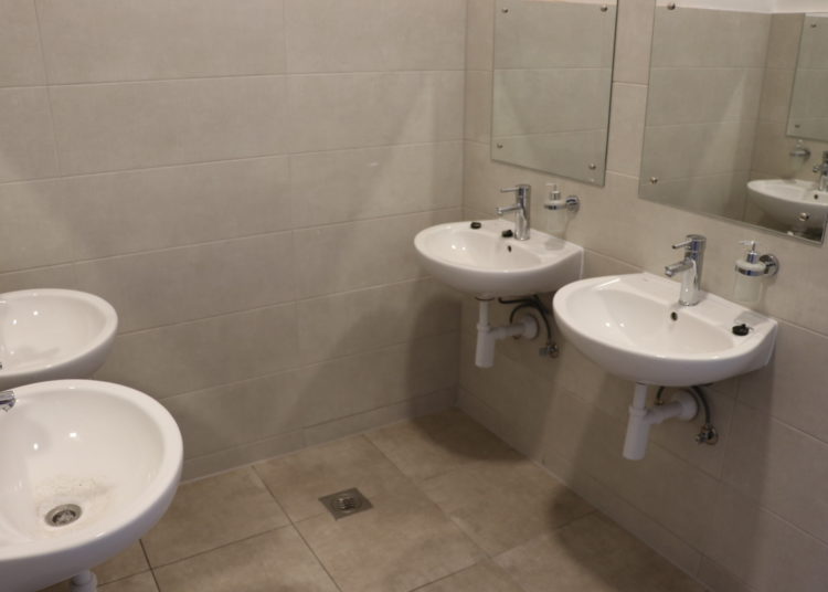 Prva osnovna škola Široki Brijeg dobila nove sanitarne čvorove, uređivale se i područne škole