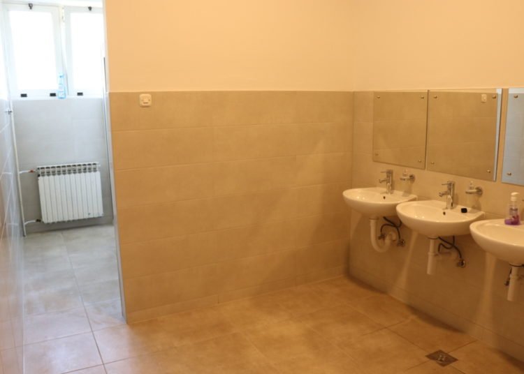 Prva osnovna škola Široki Brijeg dobila nove sanitarne čvorove, uređivale se i područne škole