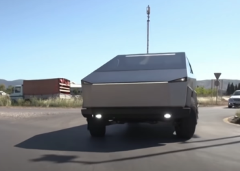 VIDEO/Tesla na mostarskim ulicama!