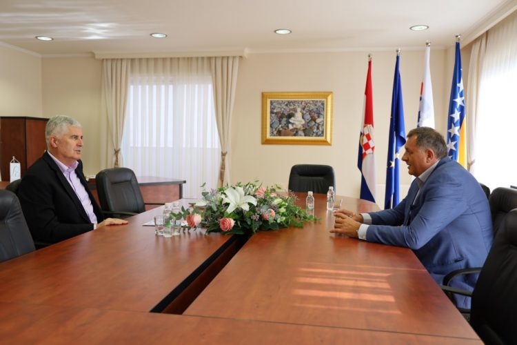 Završen sastanak Čovića i Dodika, razgovarali o izborima u Mostaru i situaciji u BiH