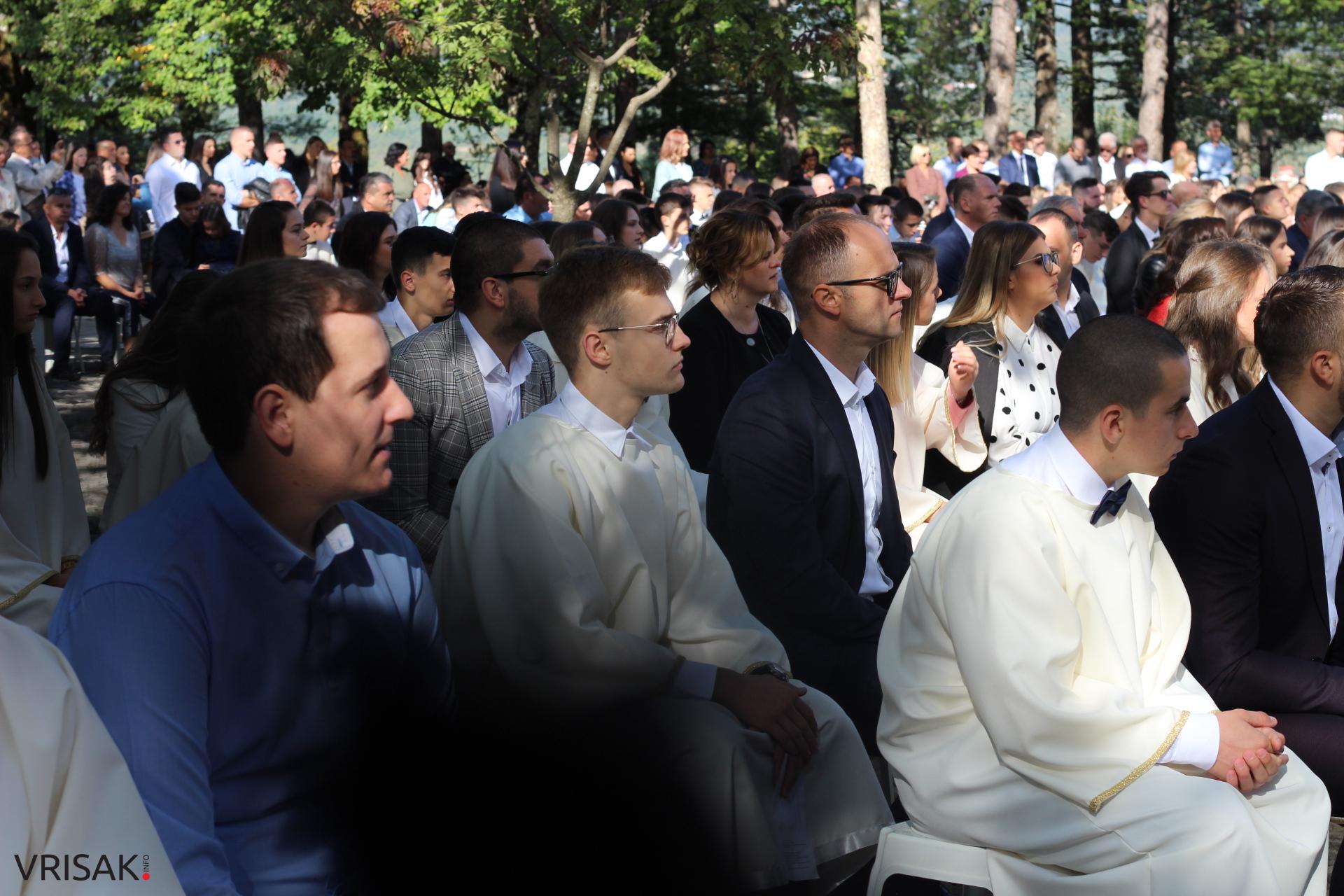 Široki Brijeg: 182 mladih župljana primilo sakrament Svete potvrde