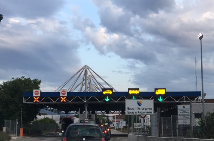 Osobe s dvojnim državljanstvom moraju pokazati bh. putovnicu prilikom ulaska u BiH iz EU