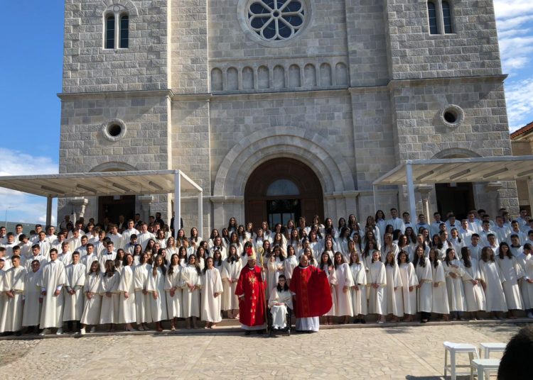 Široki Brijeg: 182 mladih župljana primilo sakrament Svete potvrde