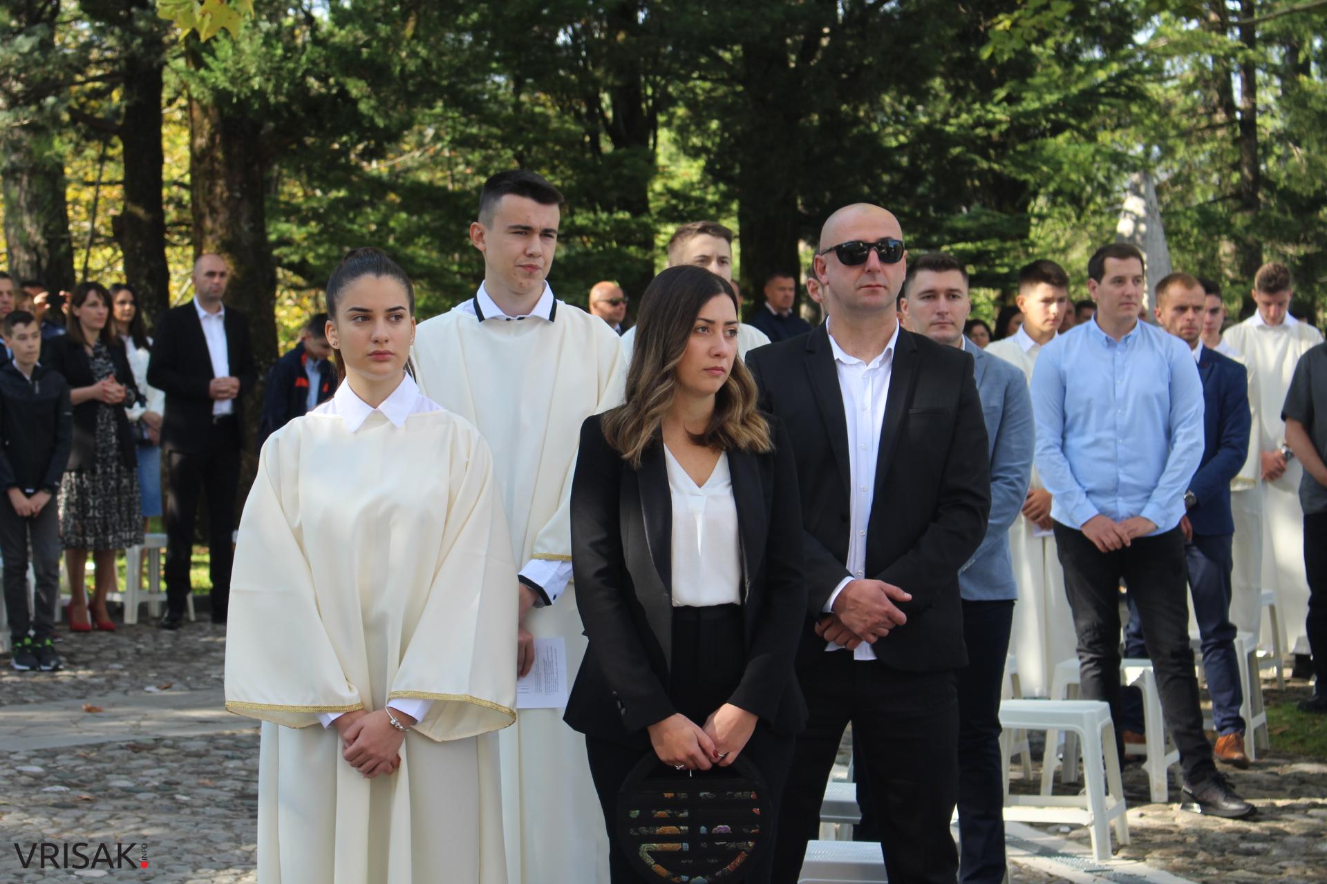 Široki Brijeg: 182 mladih župljana primilo sakrament Svete potvrde